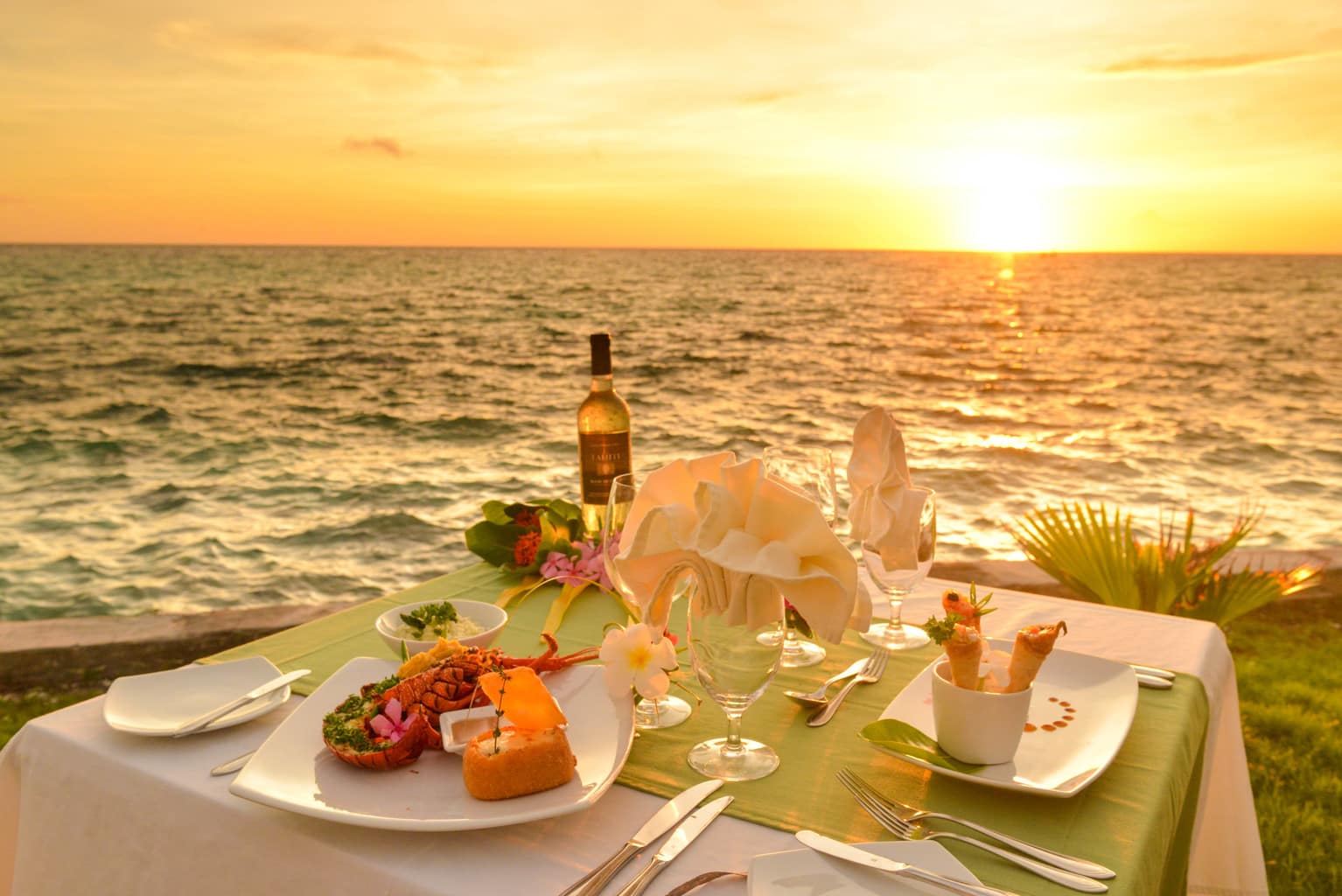 Qamea Honeymoon Bure Exterior