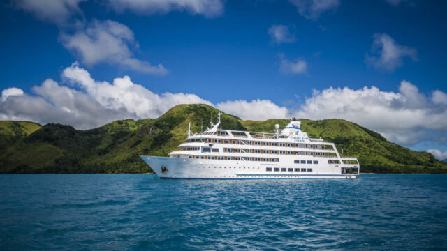 Reef Endeavor -- Captain Cook Cruises Reef Endeavor -- Captain Cook Cruises